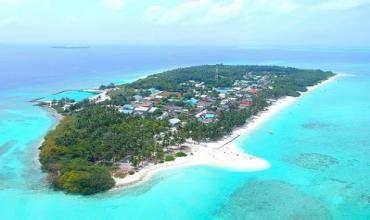 ވާދޫ ކައިރީގައި އޮތް ސަފާރީއަކުން ރާޅާ އެޅުމަށް މޫދަށް ފޭބި ފަތުރުވެރިއަކު ނިޔާވެއްޖެ