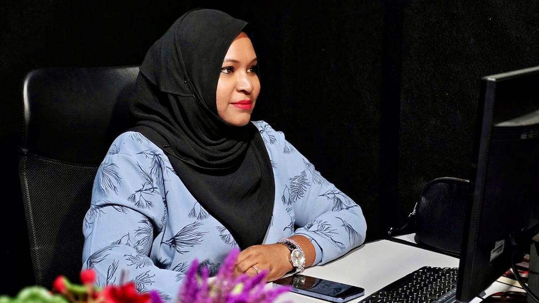 ދިވެހިޗެނަލަށް 5 އަހަރު،: ސީއީއޯ ރިޒްނާ ޒަރީރާއެކު ދިވެހިޗެނަލް އެހެން ހަރުފަތަކަށް