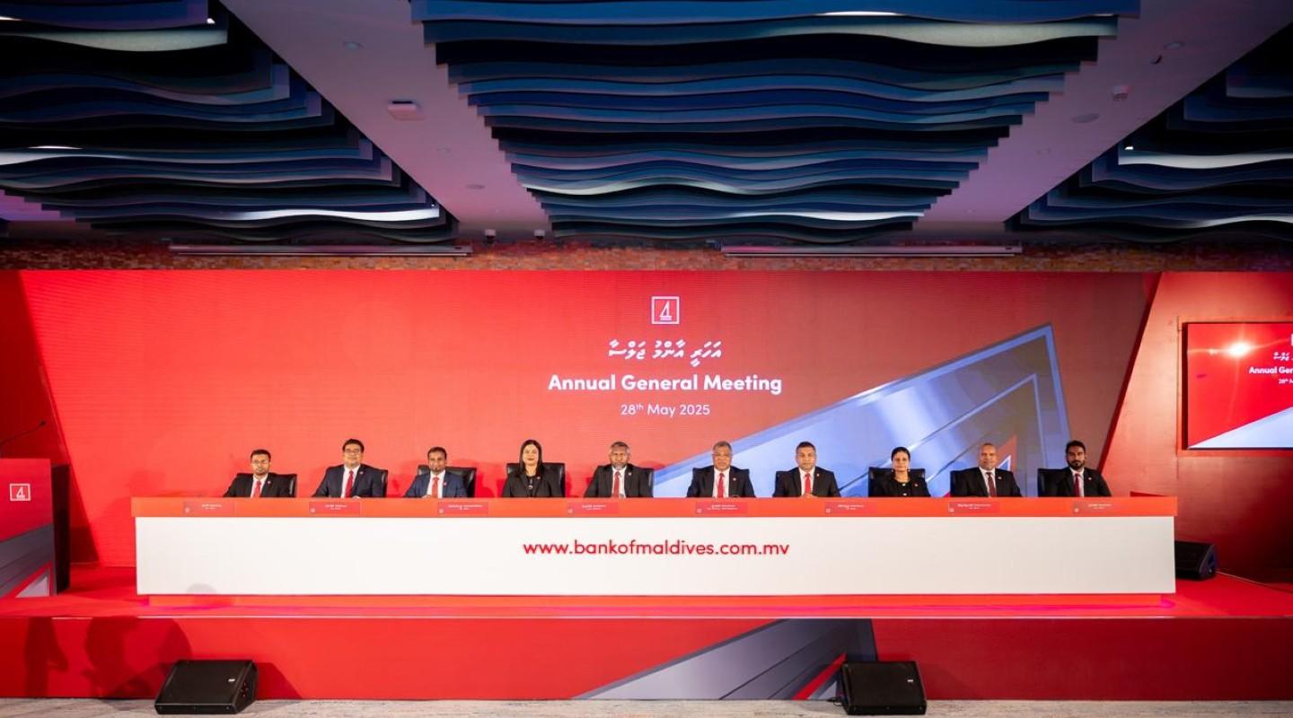 ބޭންކް އޮފް މޯލްޑިވްސްގެ ޑިރެކްޓަރުންގެ ބޯޑުން / ފޮޓޯ:ބީއެމްއެލް