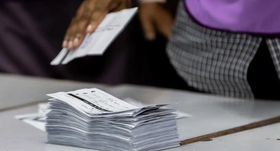 މީދޫ ކައުންސިލްގެ ރައީސް ހޮވުމަށް ނެގި ވޯޓާއި ގުޅޭ މައްސަލައާއި ގުޅިގެން ވޯޓު އަލުން ގުނައިފި